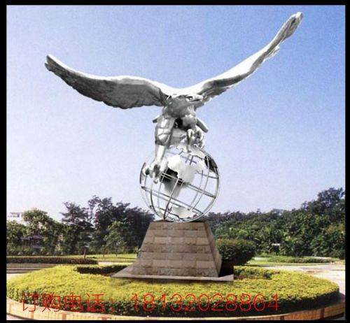 不锈钢展翅鹰地球仪 公园景观雕塑